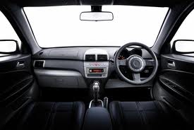 A modern interior makes use of some nicely finished plastic surfaces in several tones, with silver and chrome trimmings completing the stylish looks.